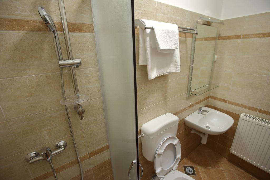 Sobe Oliva Hotel Загреб Екстериор снимка