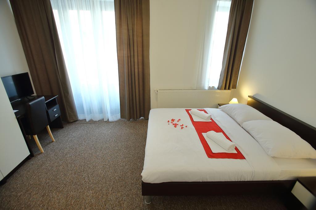 Sobe Oliva Hotel Загреб Екстериор снимка