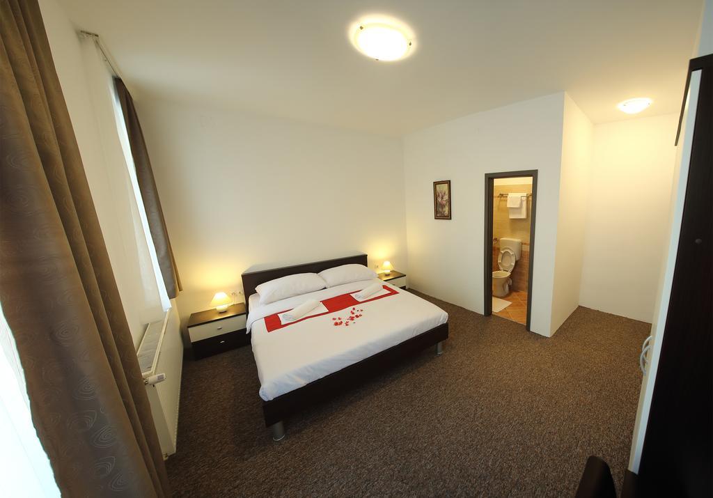 Sobe Oliva Hotel Загреб Екстериор снимка