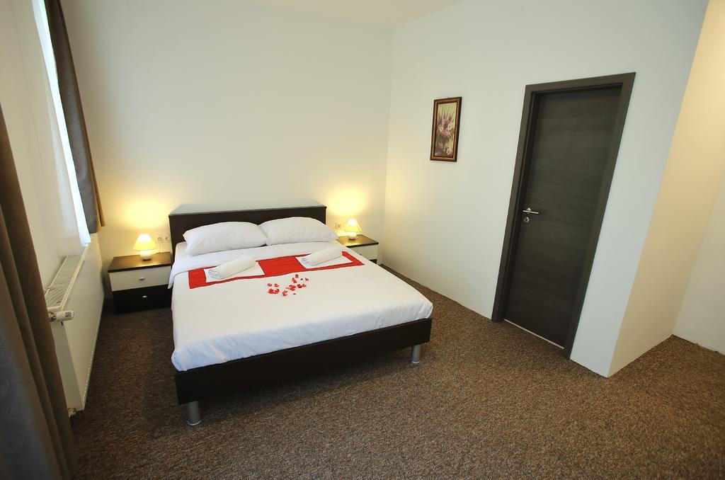 Sobe Oliva Hotel Загреб Екстериор снимка