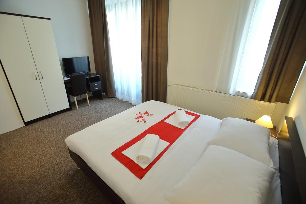 Sobe Oliva Hotel Загреб Екстериор снимка